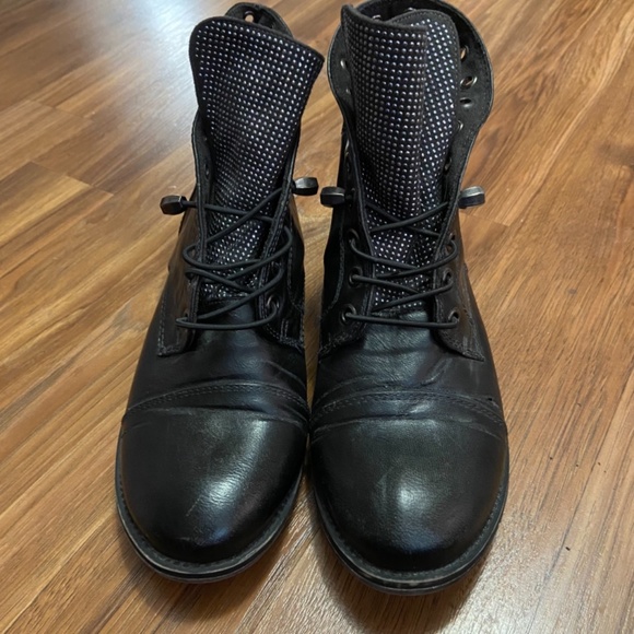 Blingy leather ankle boots - Picture 2 of 8